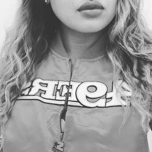 Meet your Posher, Desiree